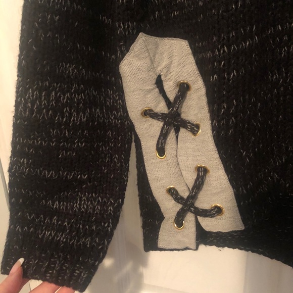 Black and Grey Knit V-neck Sweater - Picture 4 of 5